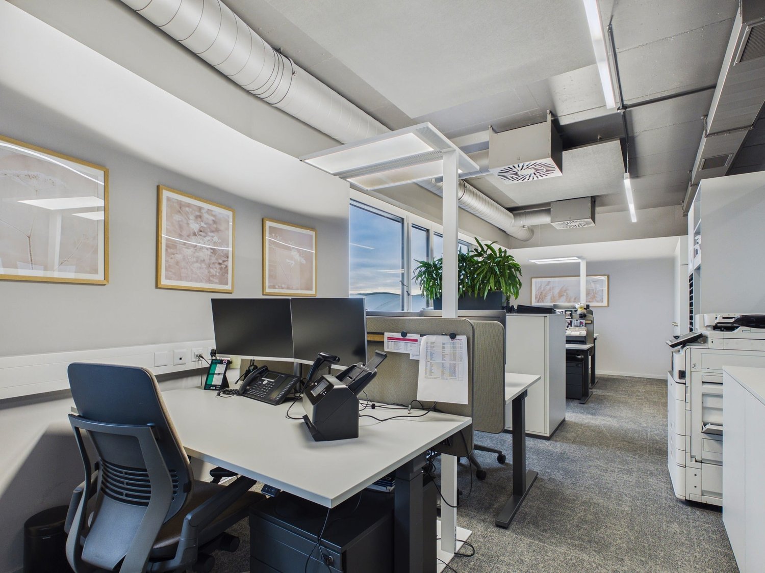 435m² office