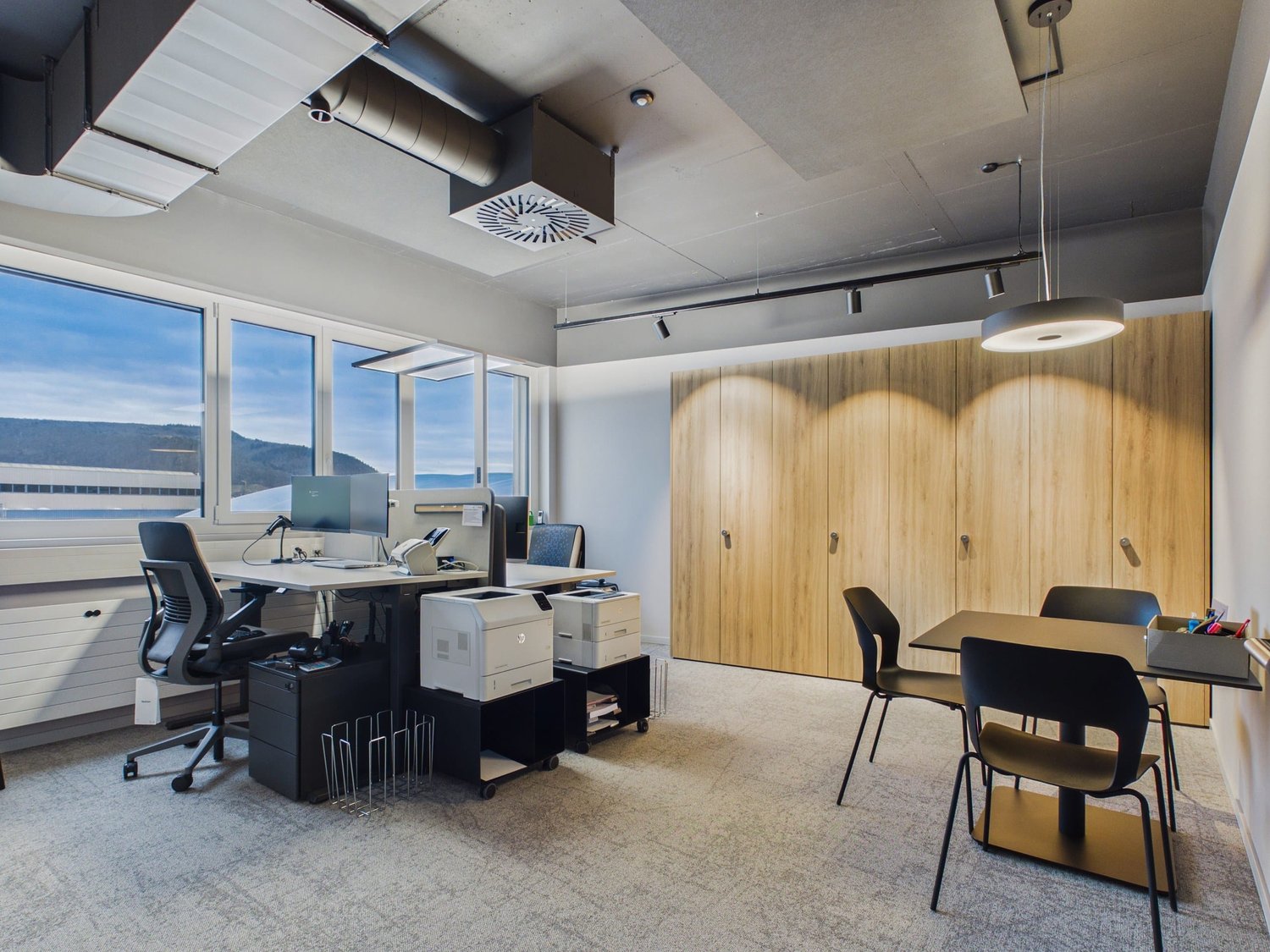 435m² office