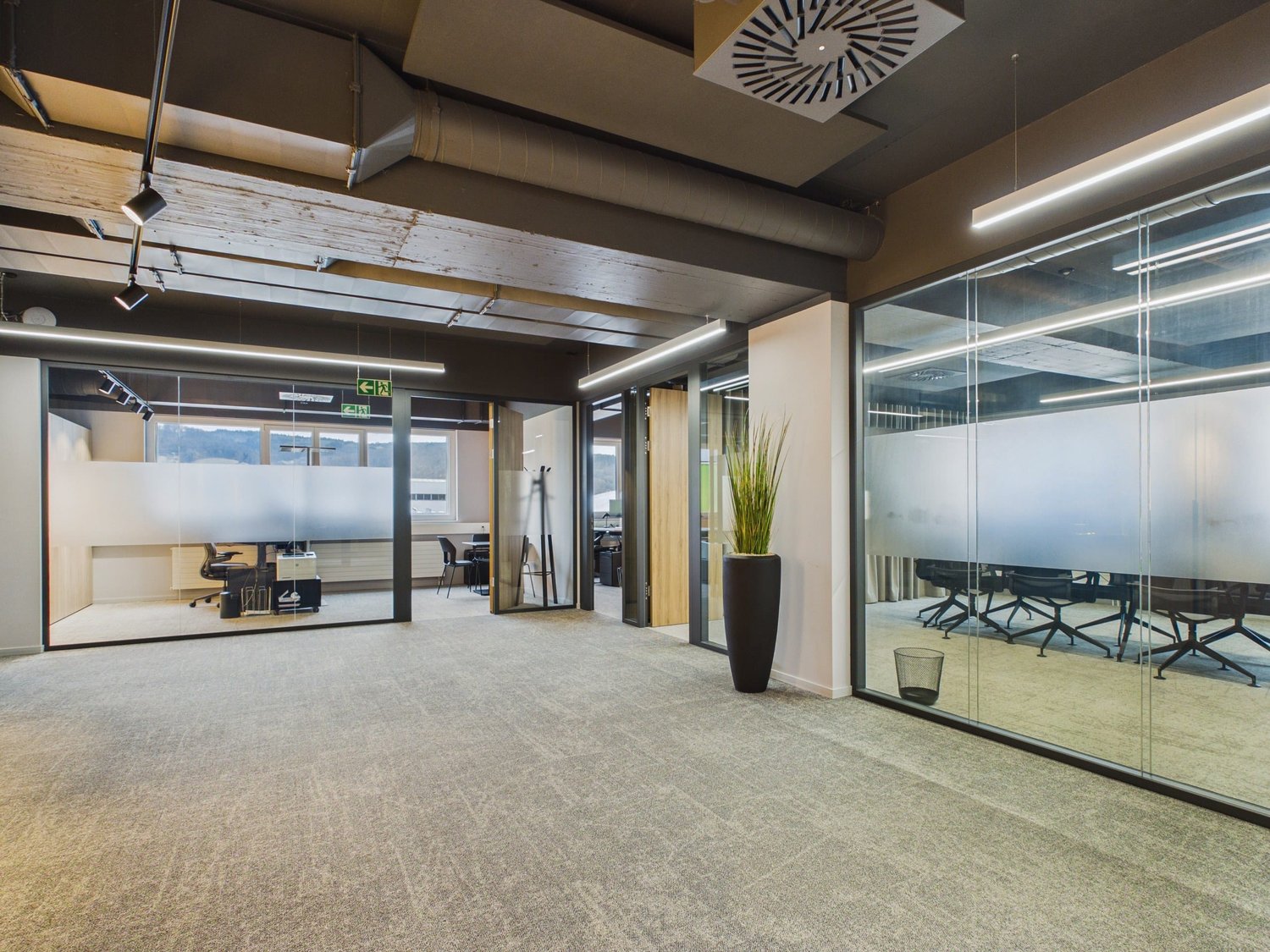 435m² office