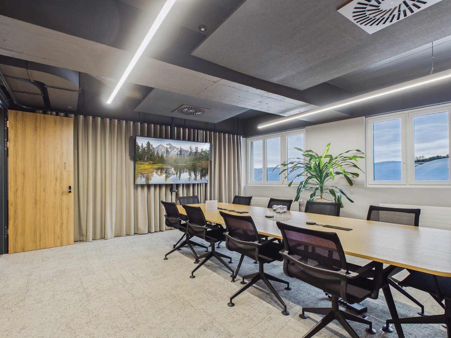 435m² office