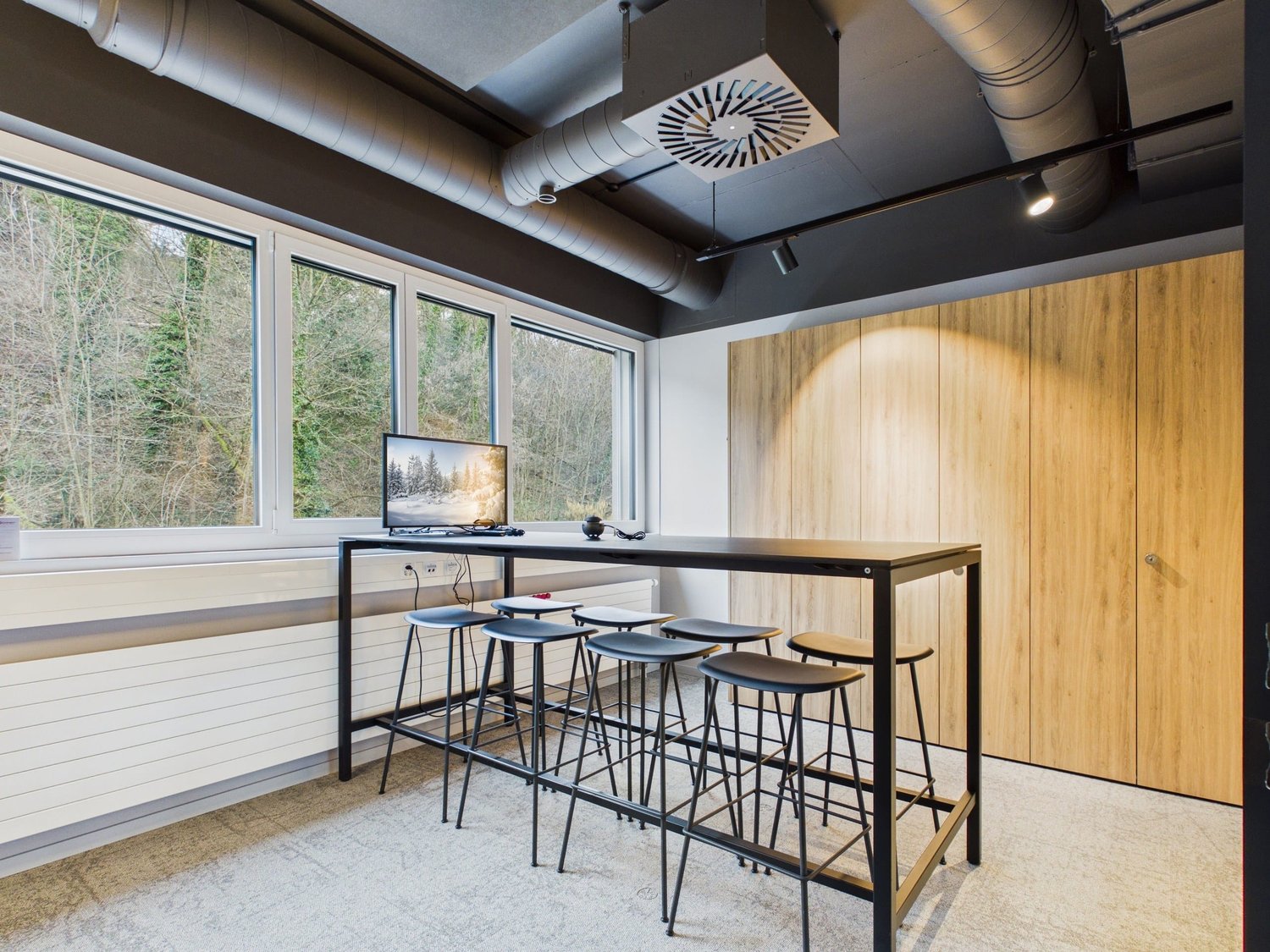 435m² office