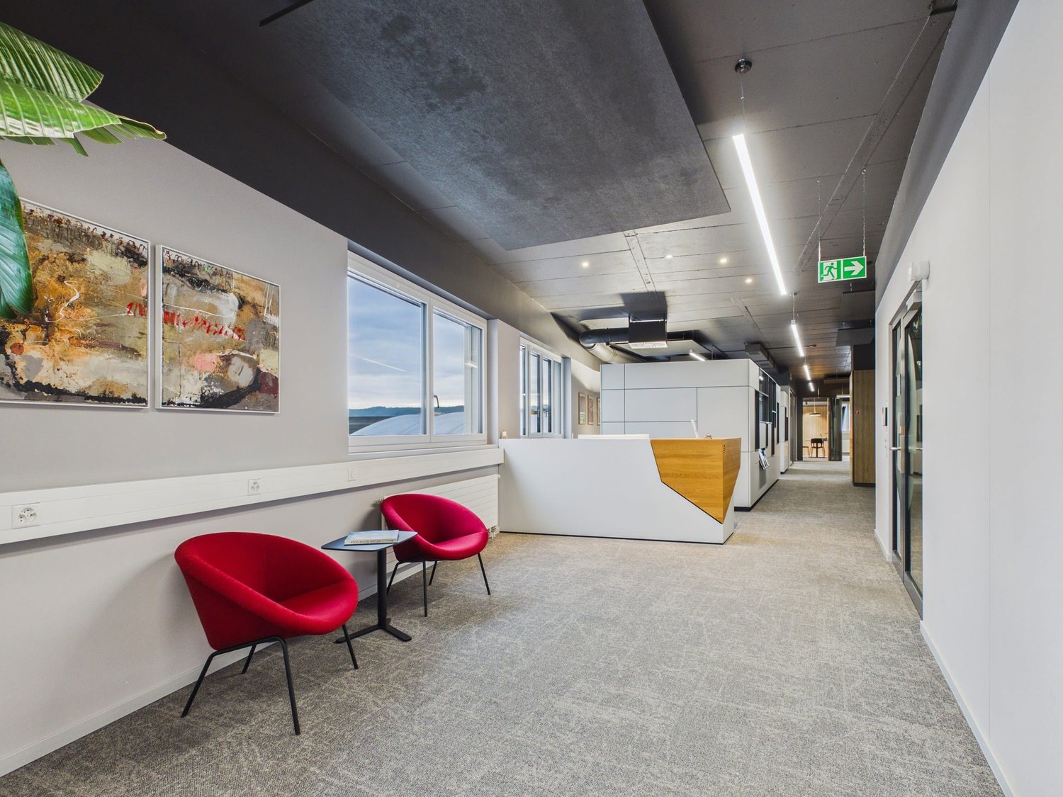 435m² office