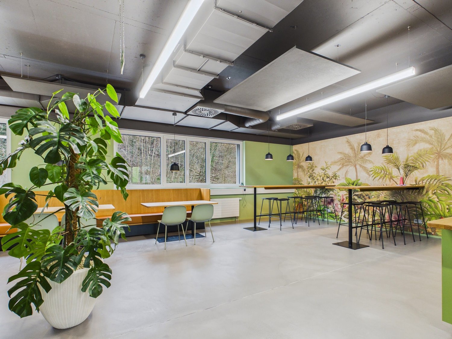 435m² office