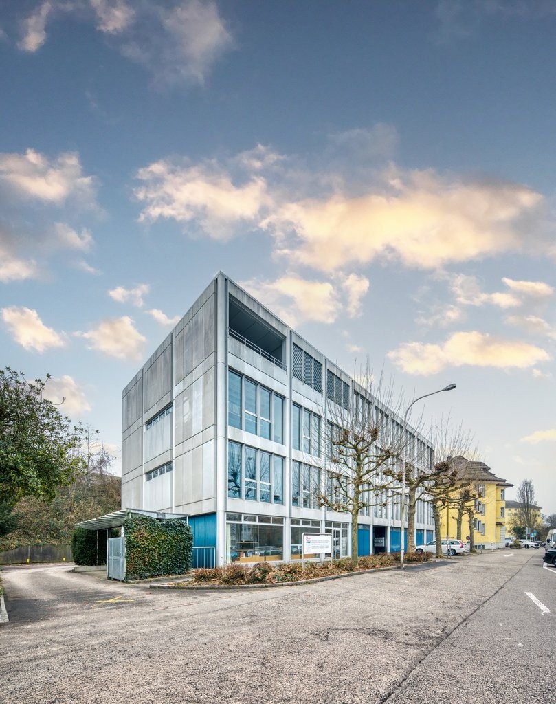 80m² commercial