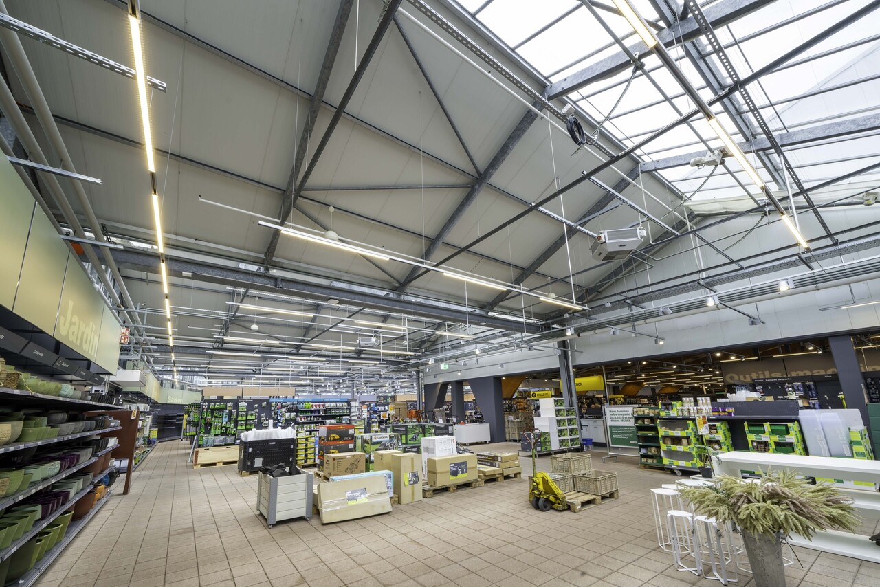 2500m² shop