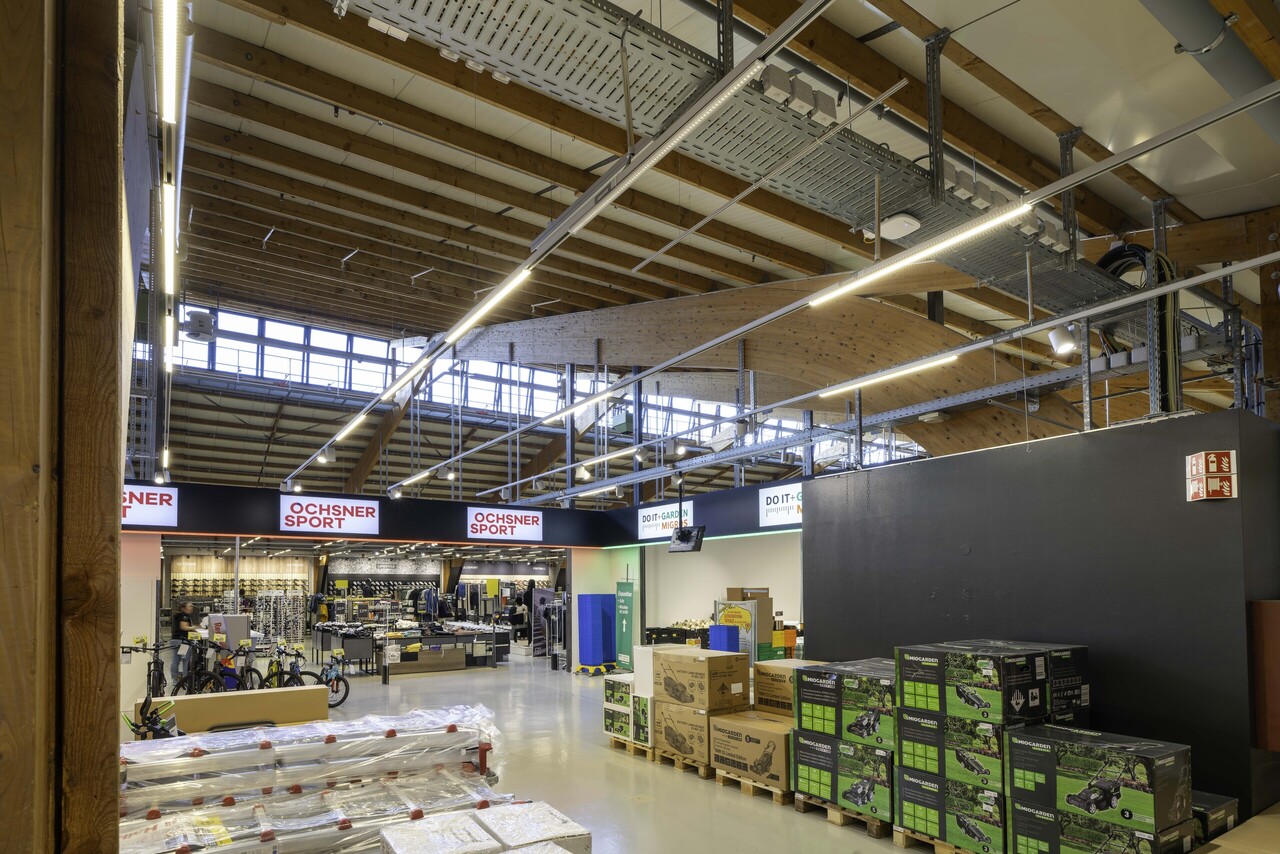 2500m² shop