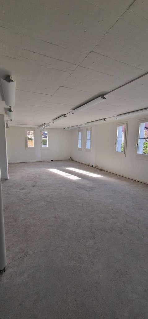 68m² shop