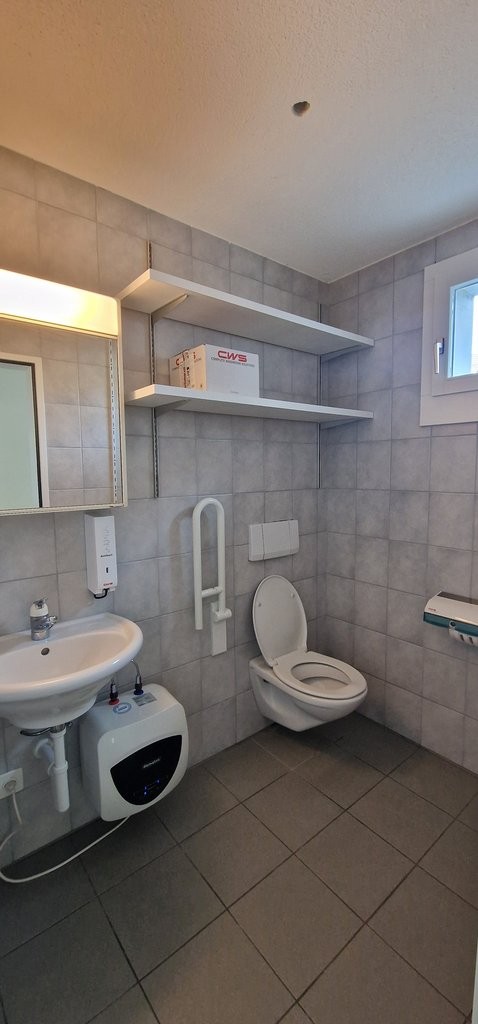 68m² shop