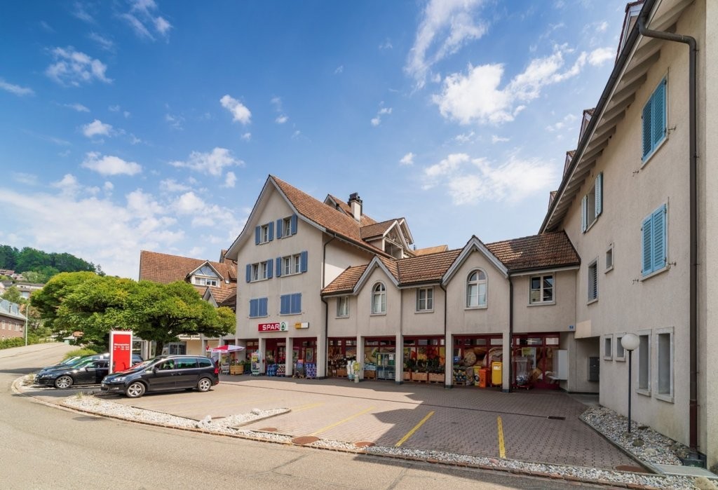 68m² shop