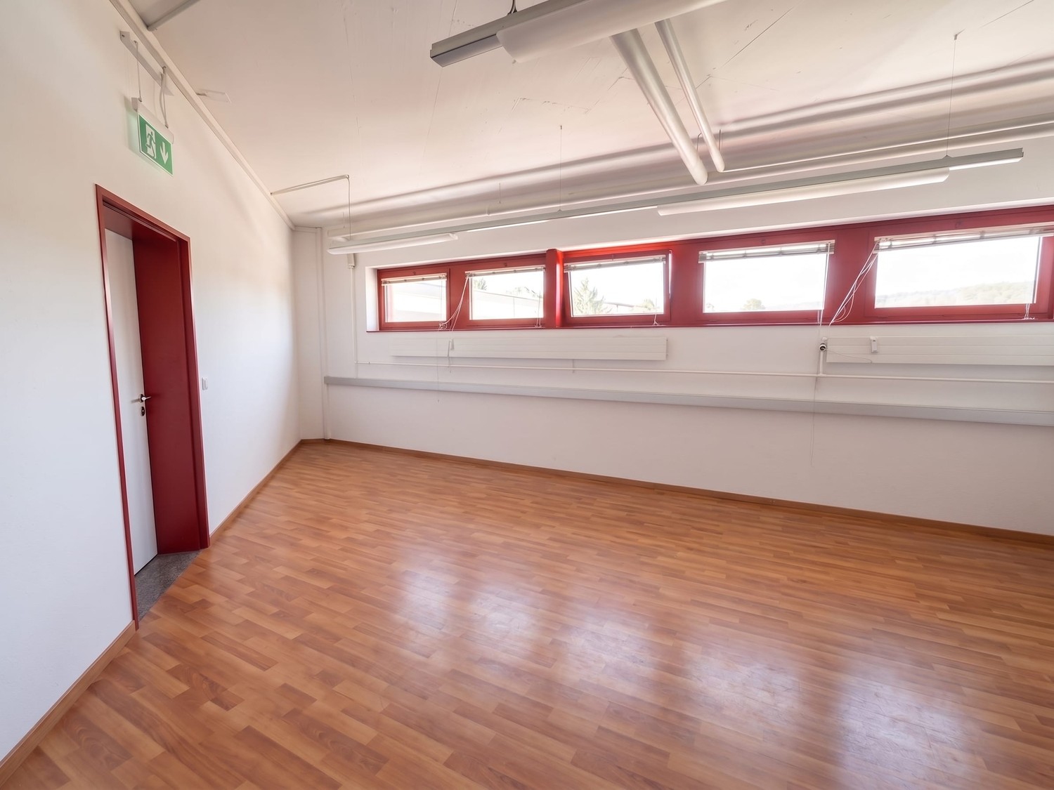 374m² commercial