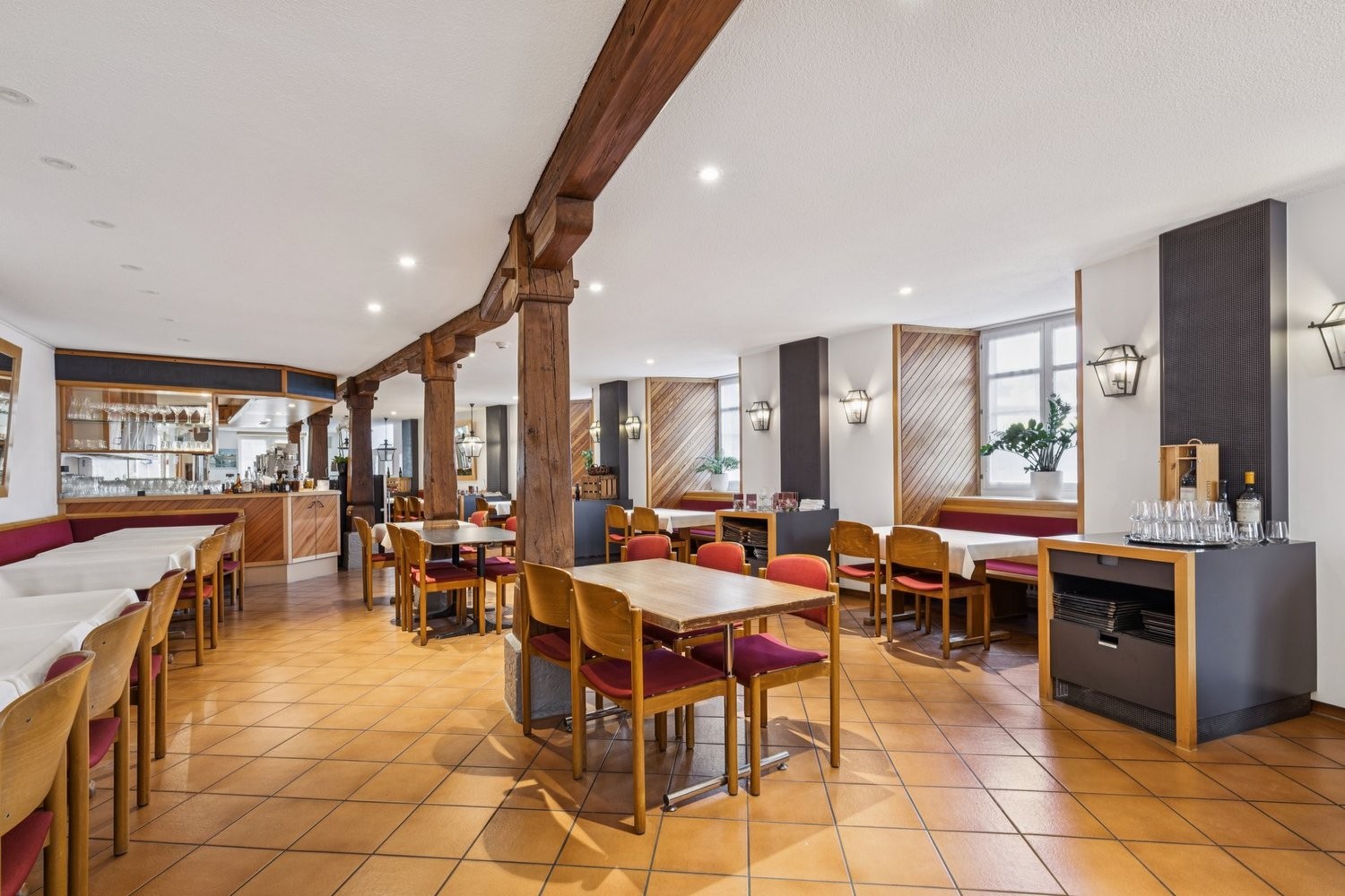 202m² restaurant, Foto 1 von 7