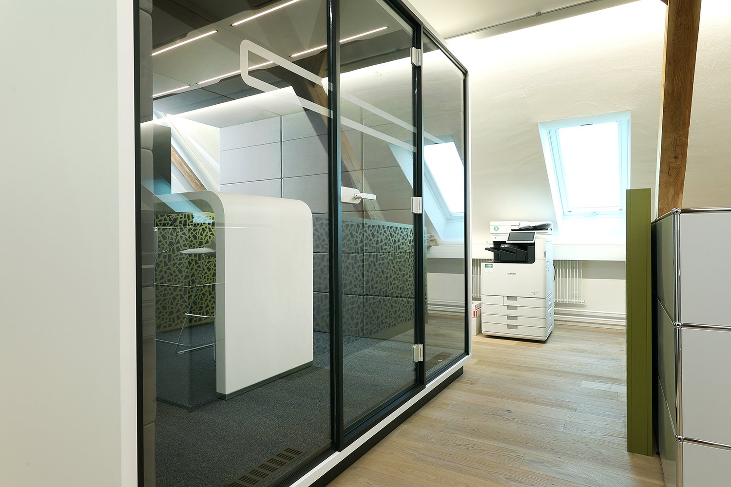 171m² office