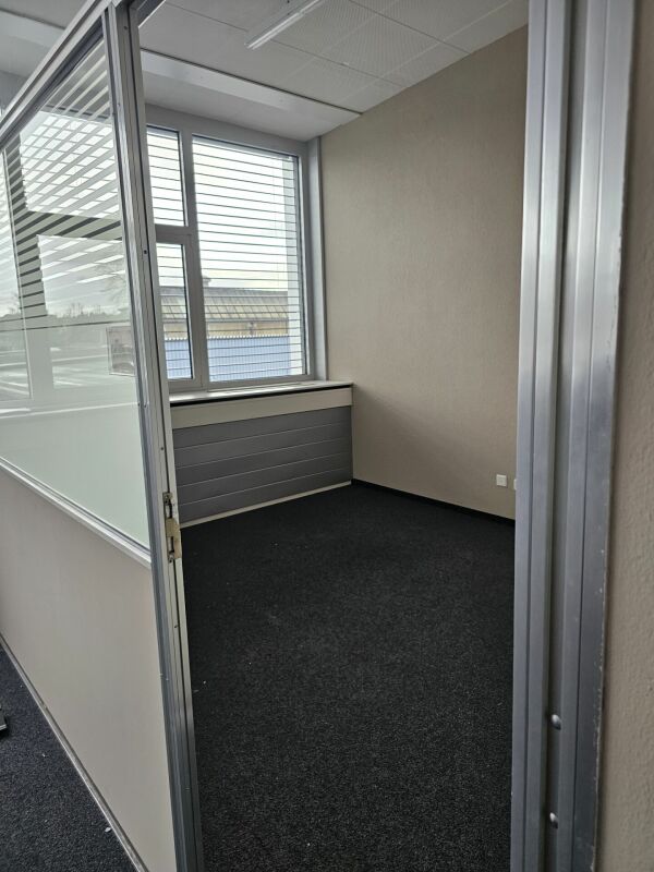 330m² office, photo 3 of 4