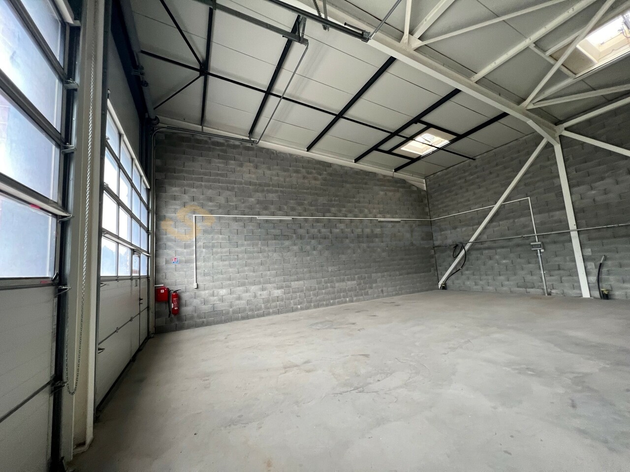 120m² Gewerbe, Foto 3 von 4