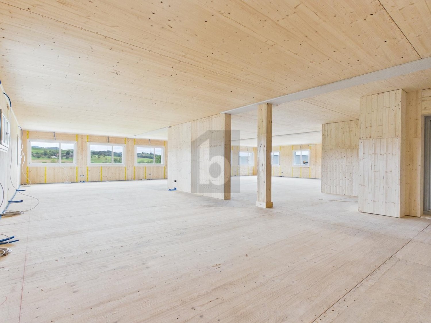 130m² office