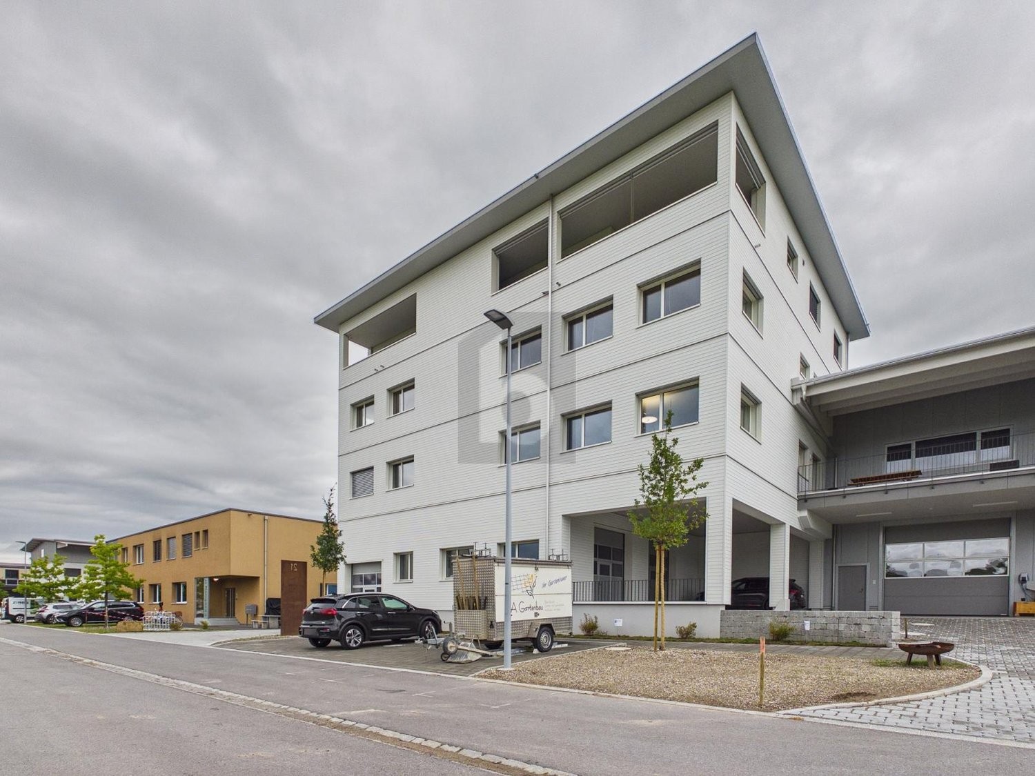 130m² office