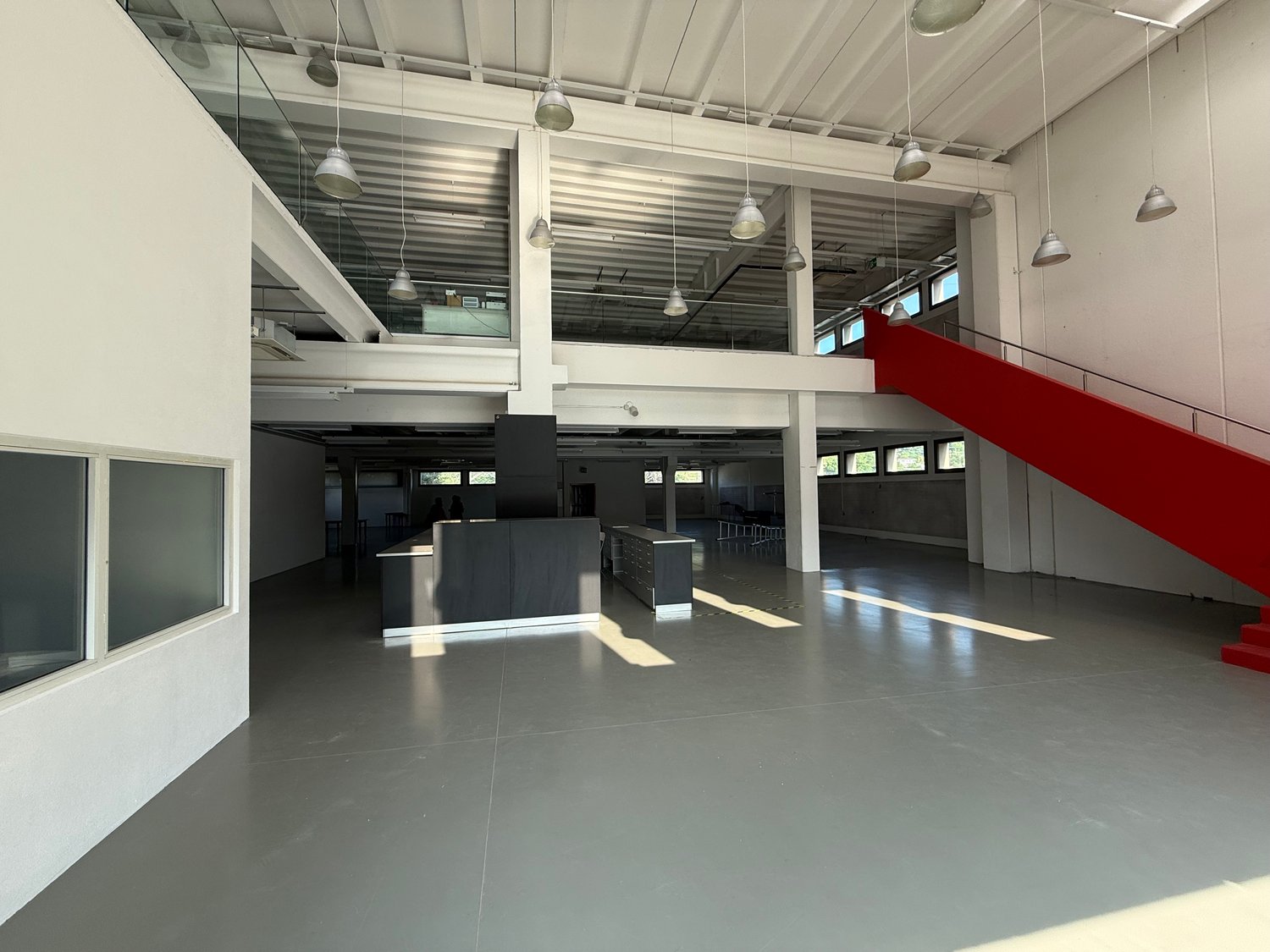 1940m² shop, Foto 1 von 10