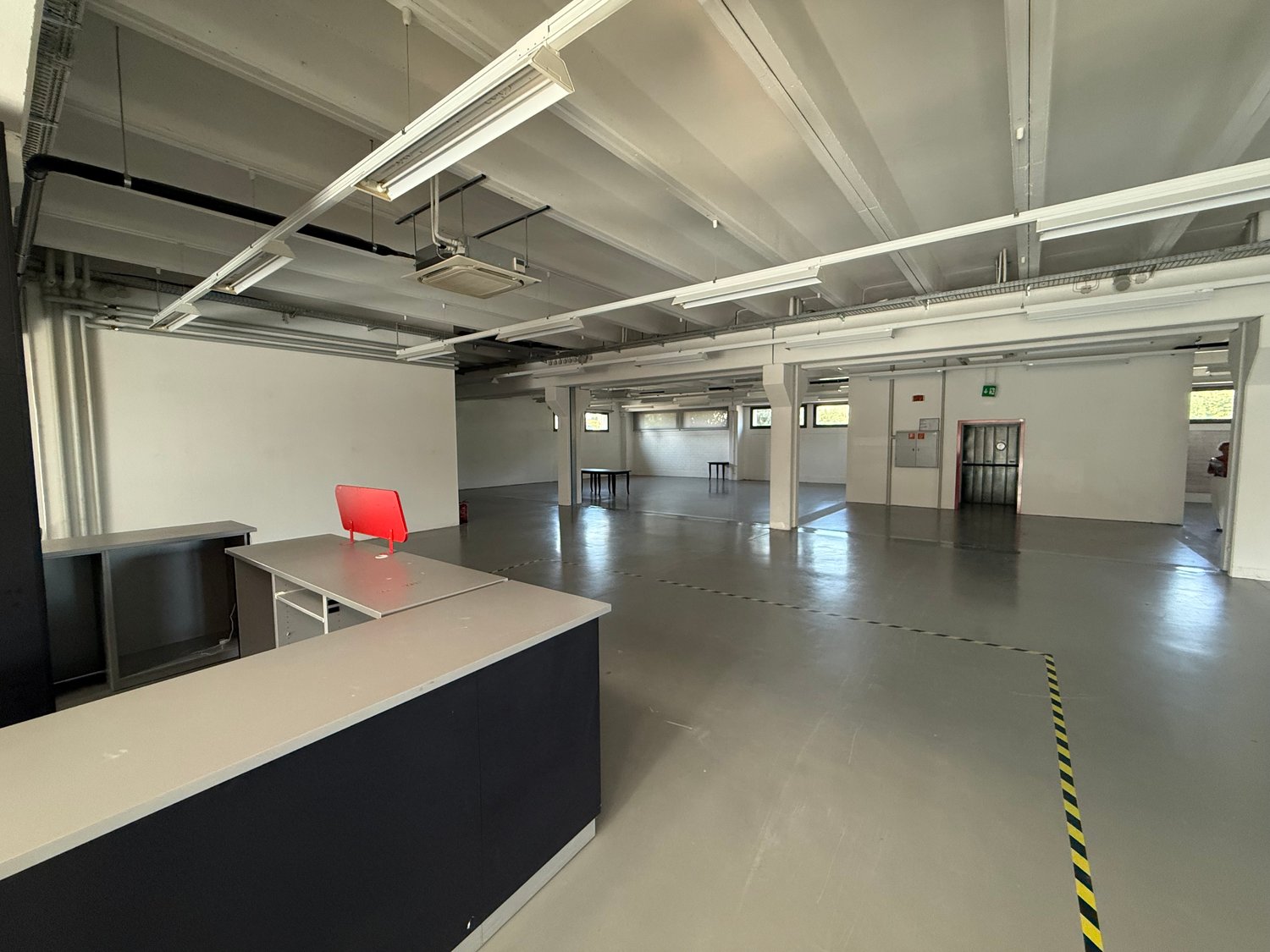 1940m² shop, Foto 4 von 10