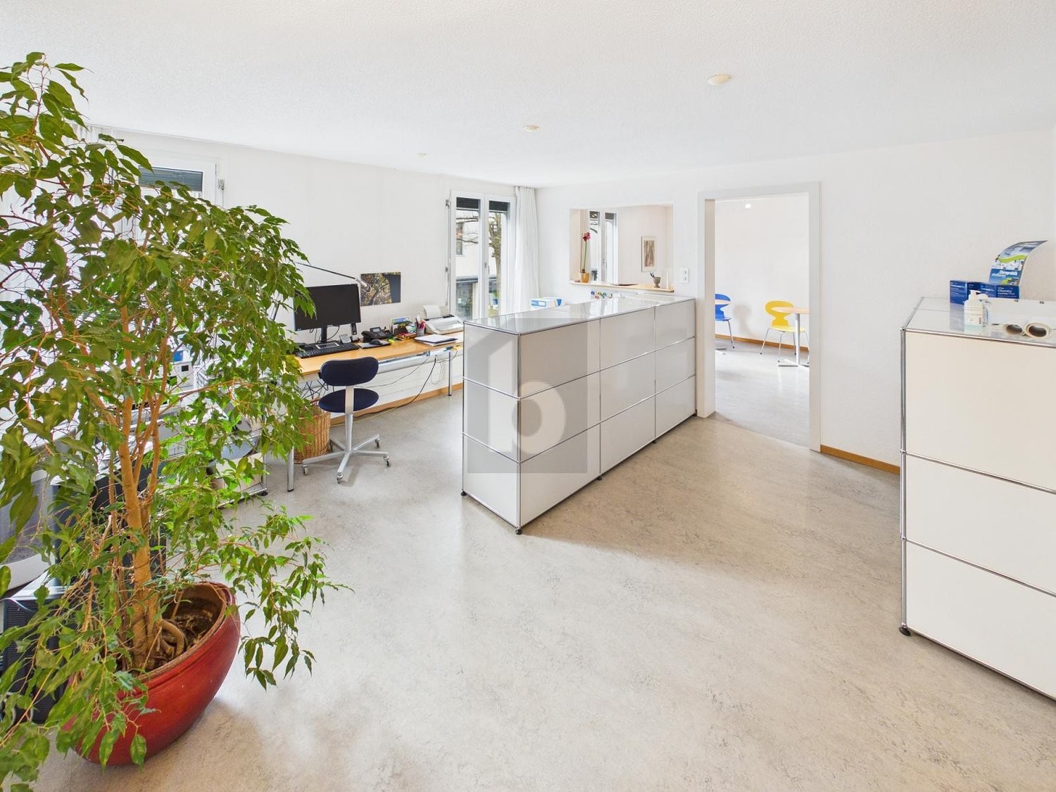 Bureau de 170m², photo 1 sur 4