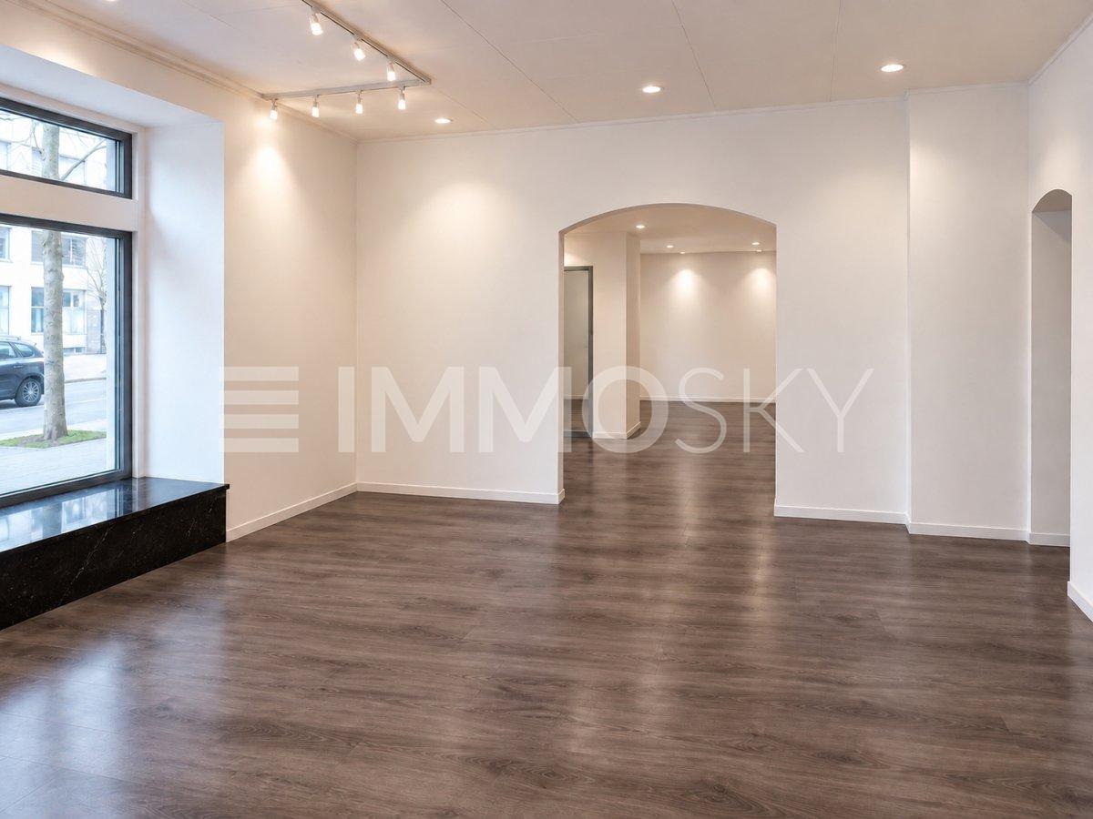 100m² shop