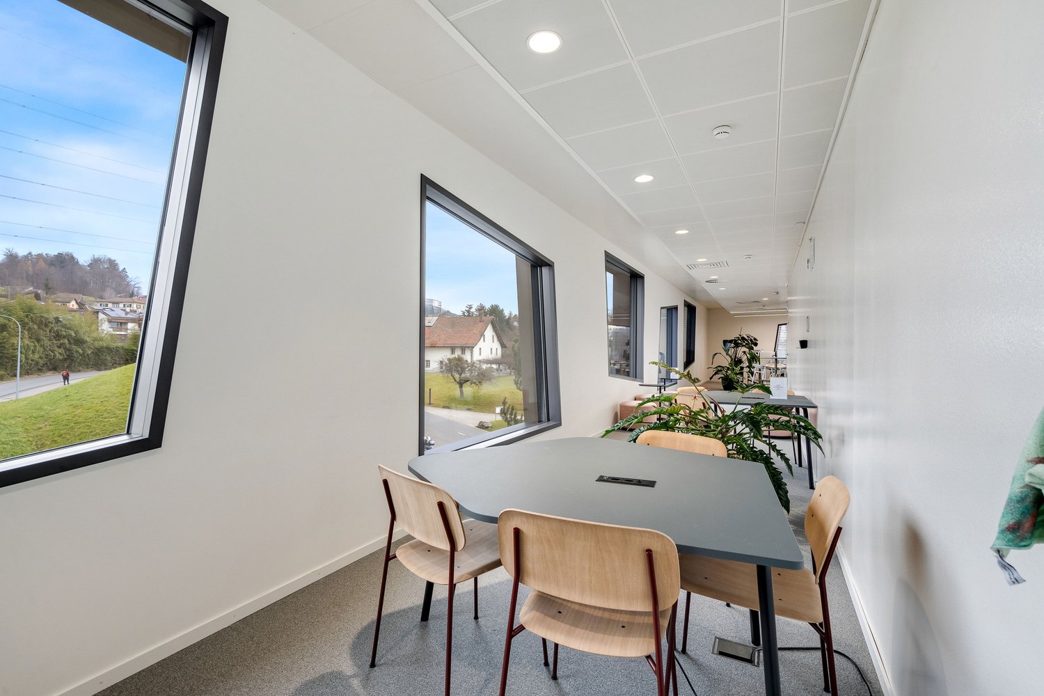 1000m² office
