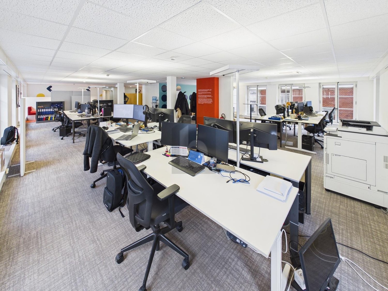 245m² office