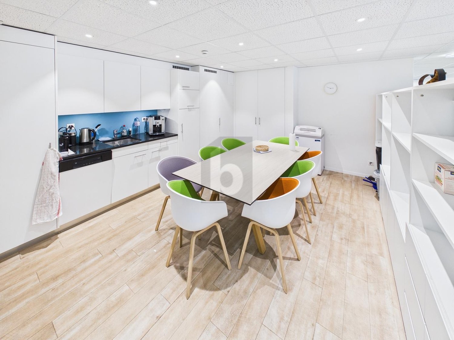 245m² office