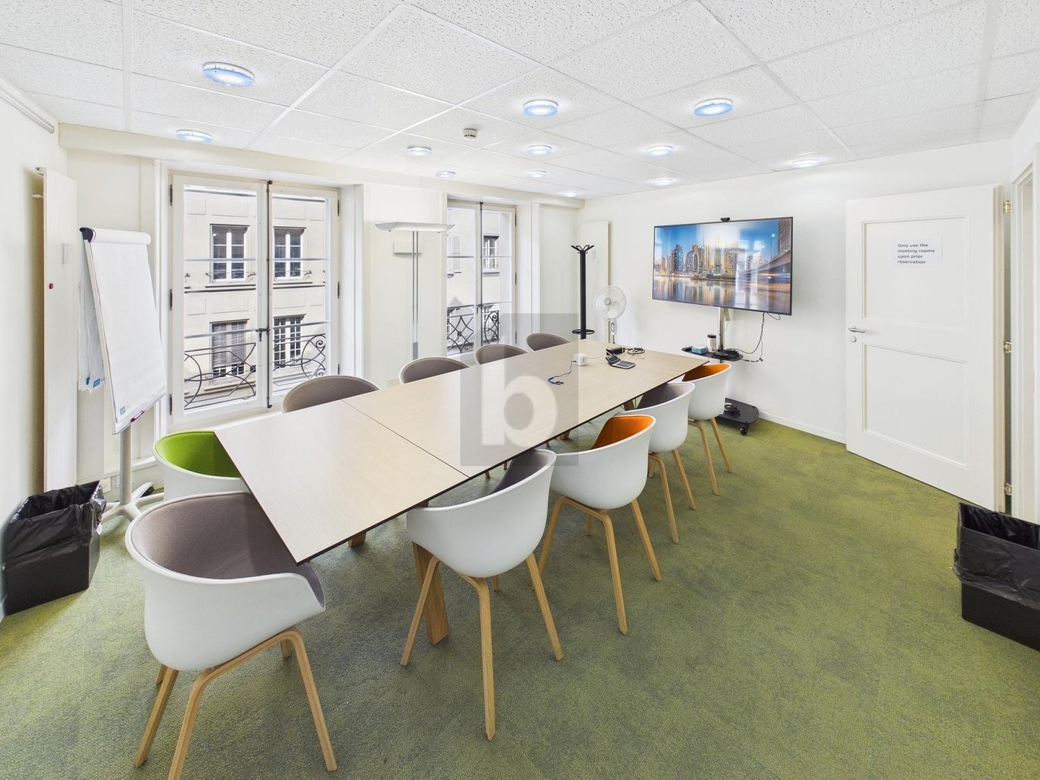 245m² office