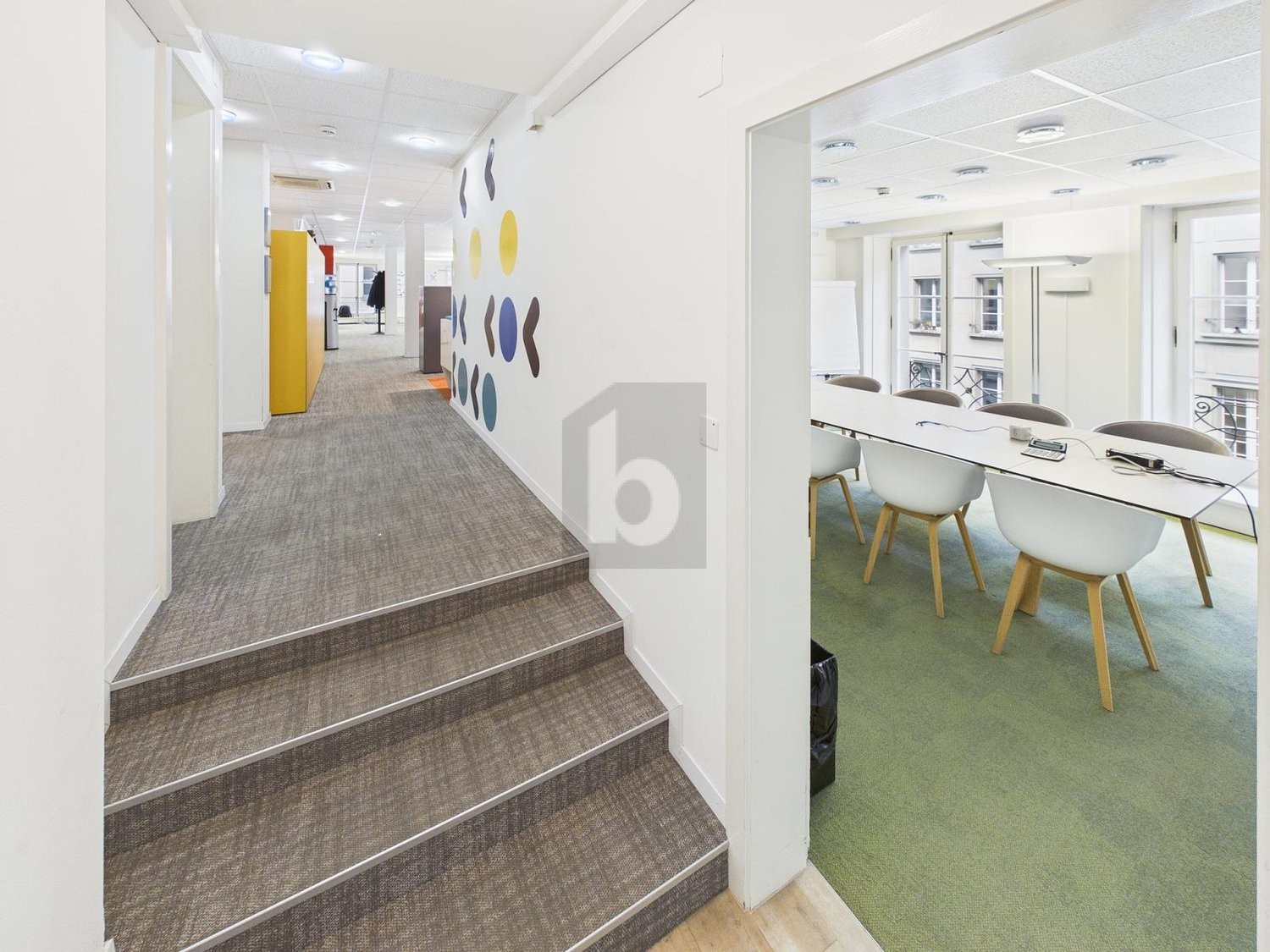 245m² office
