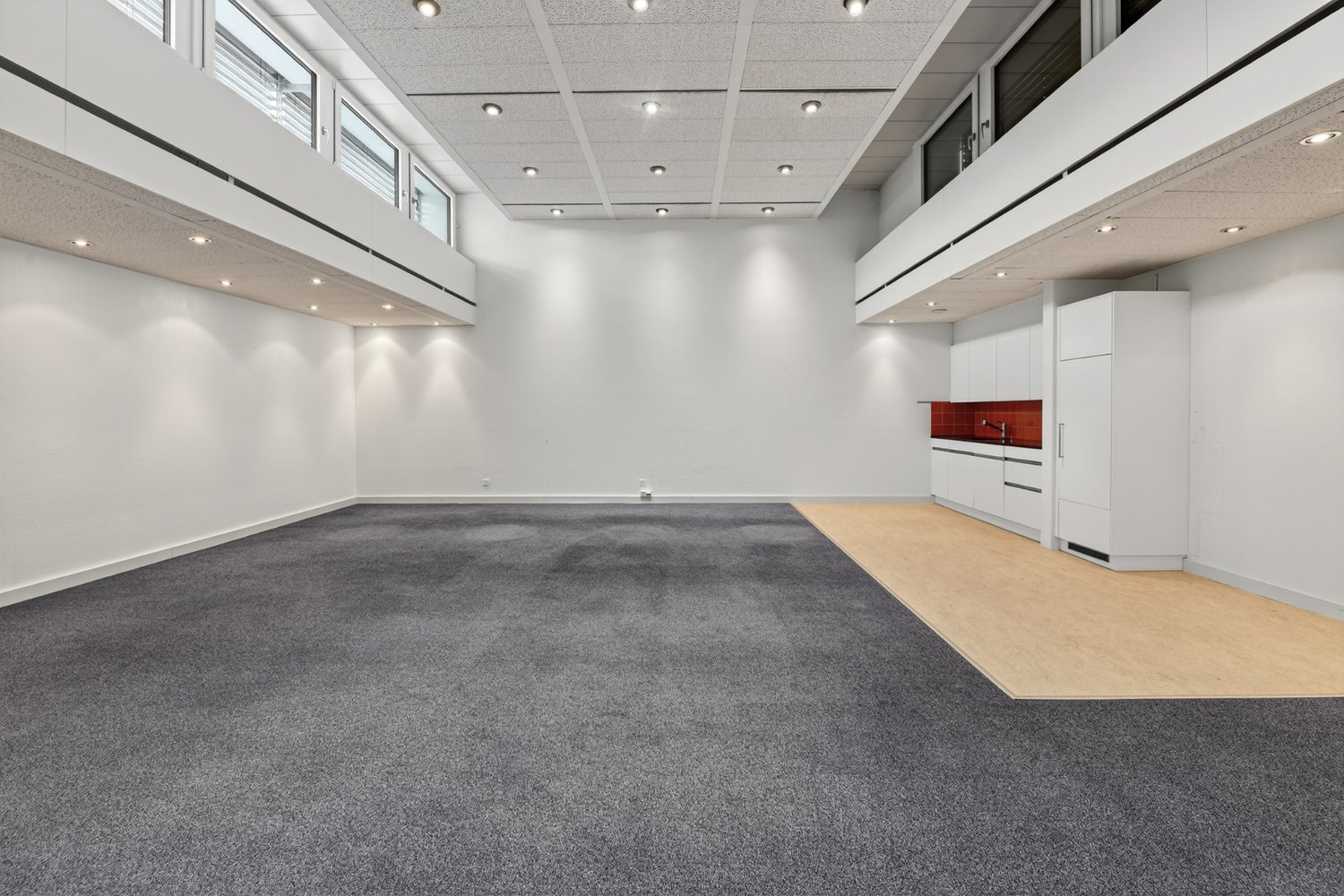 292m² office