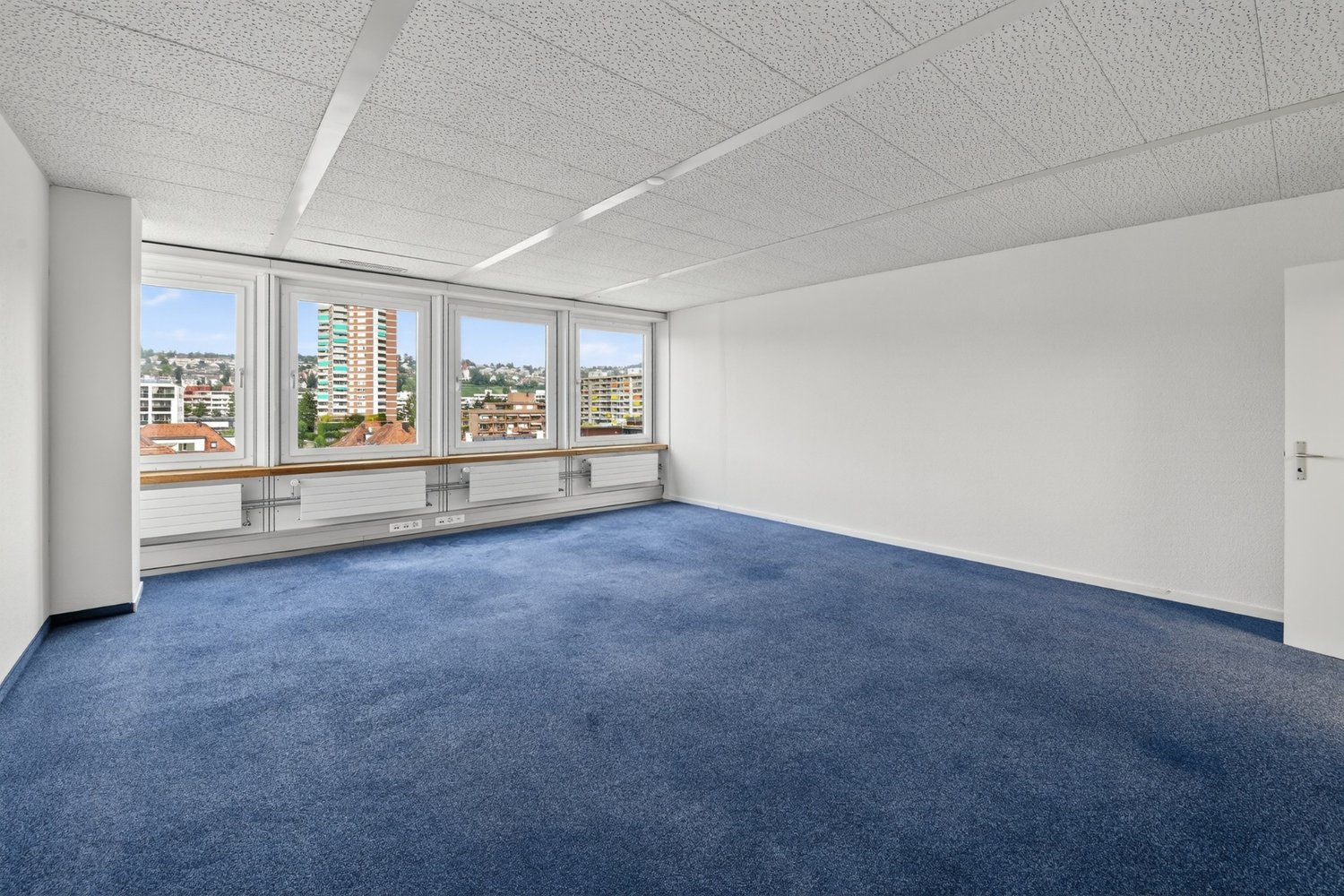 292m² office