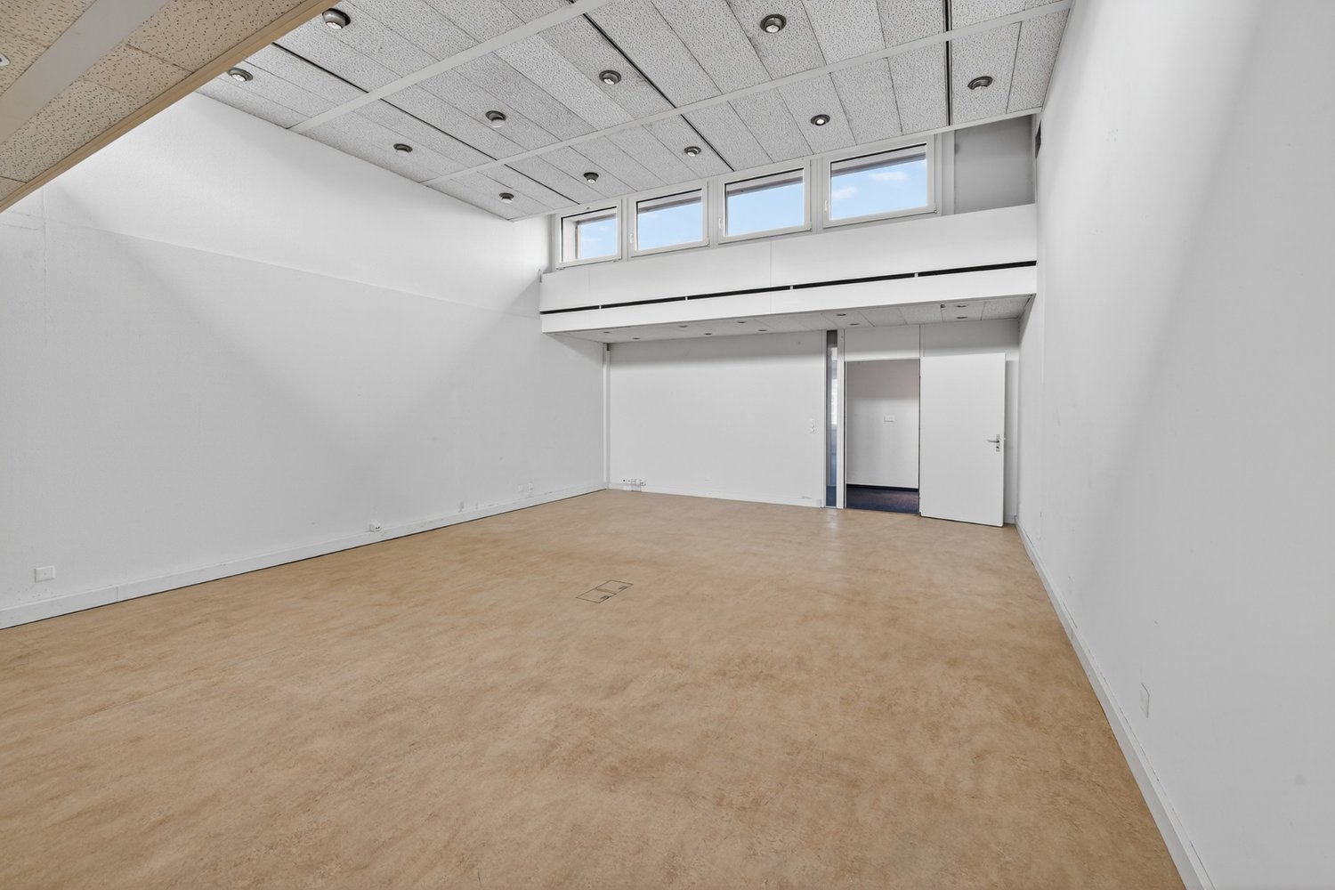 292m² office