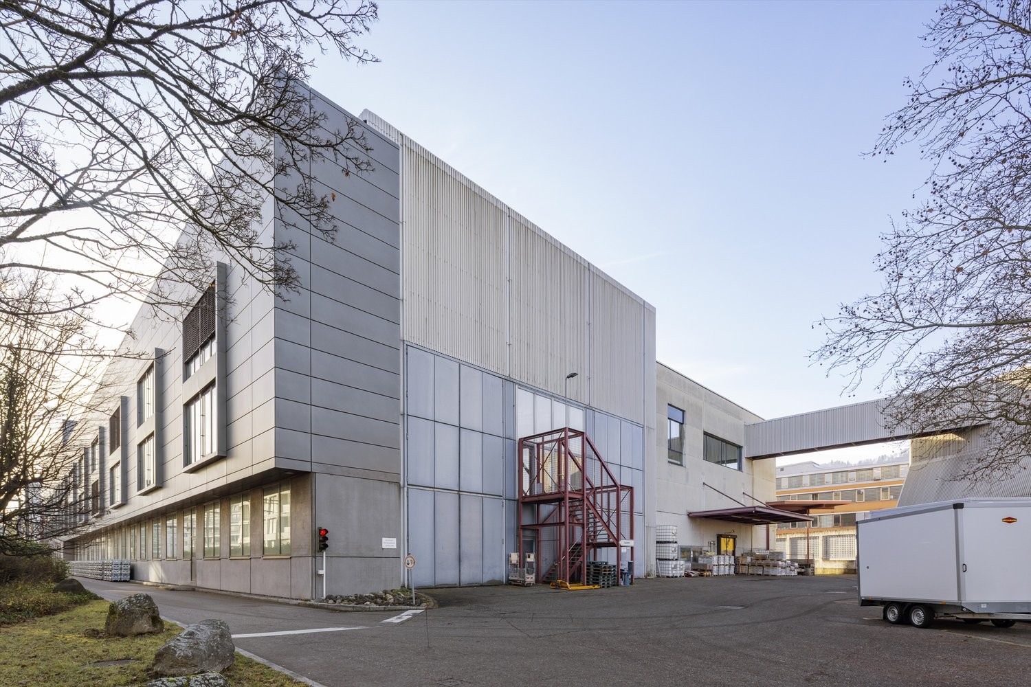 2200m² storage room