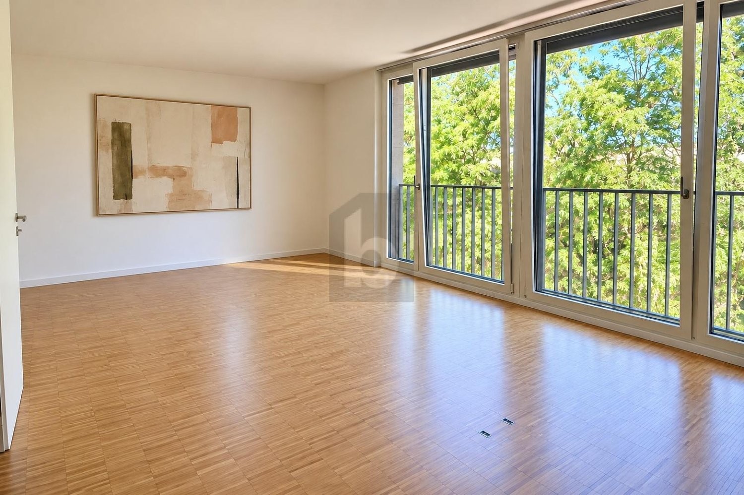 102m² office, photo 1 of 3