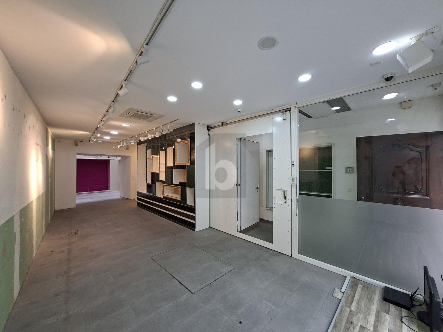 negozio di 130m², foto 2 di 4