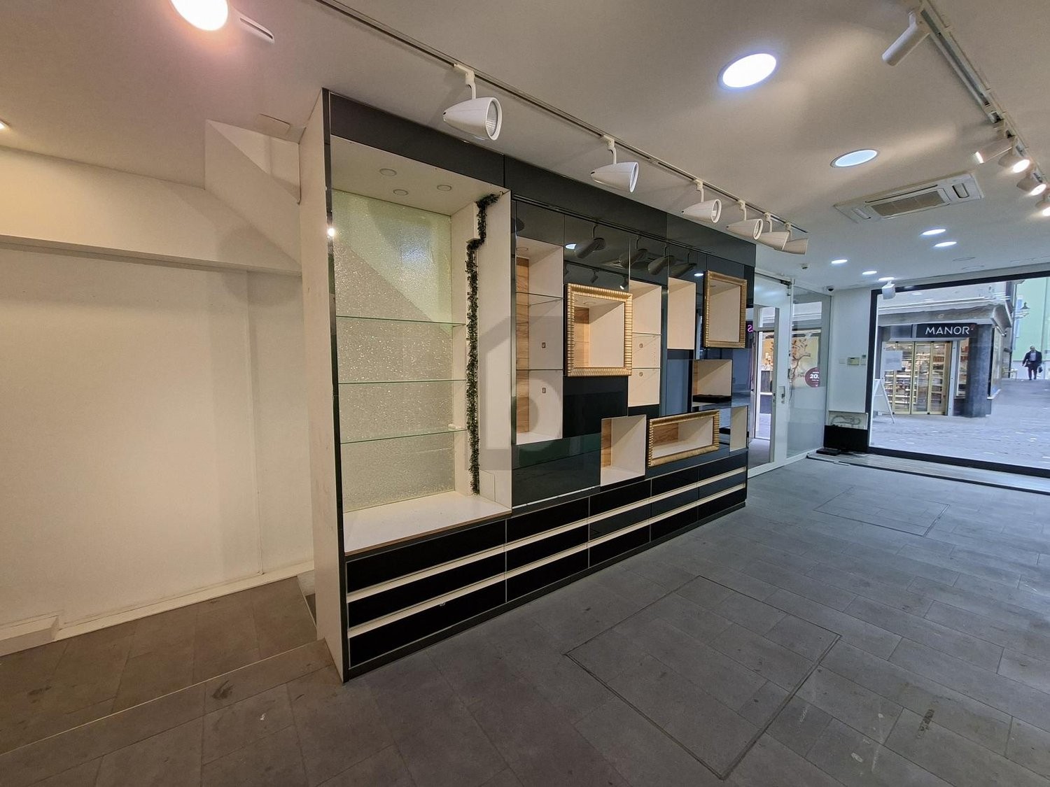 negozio di 130m², foto 3 di 4