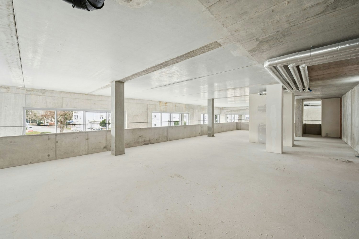 590m² commercial