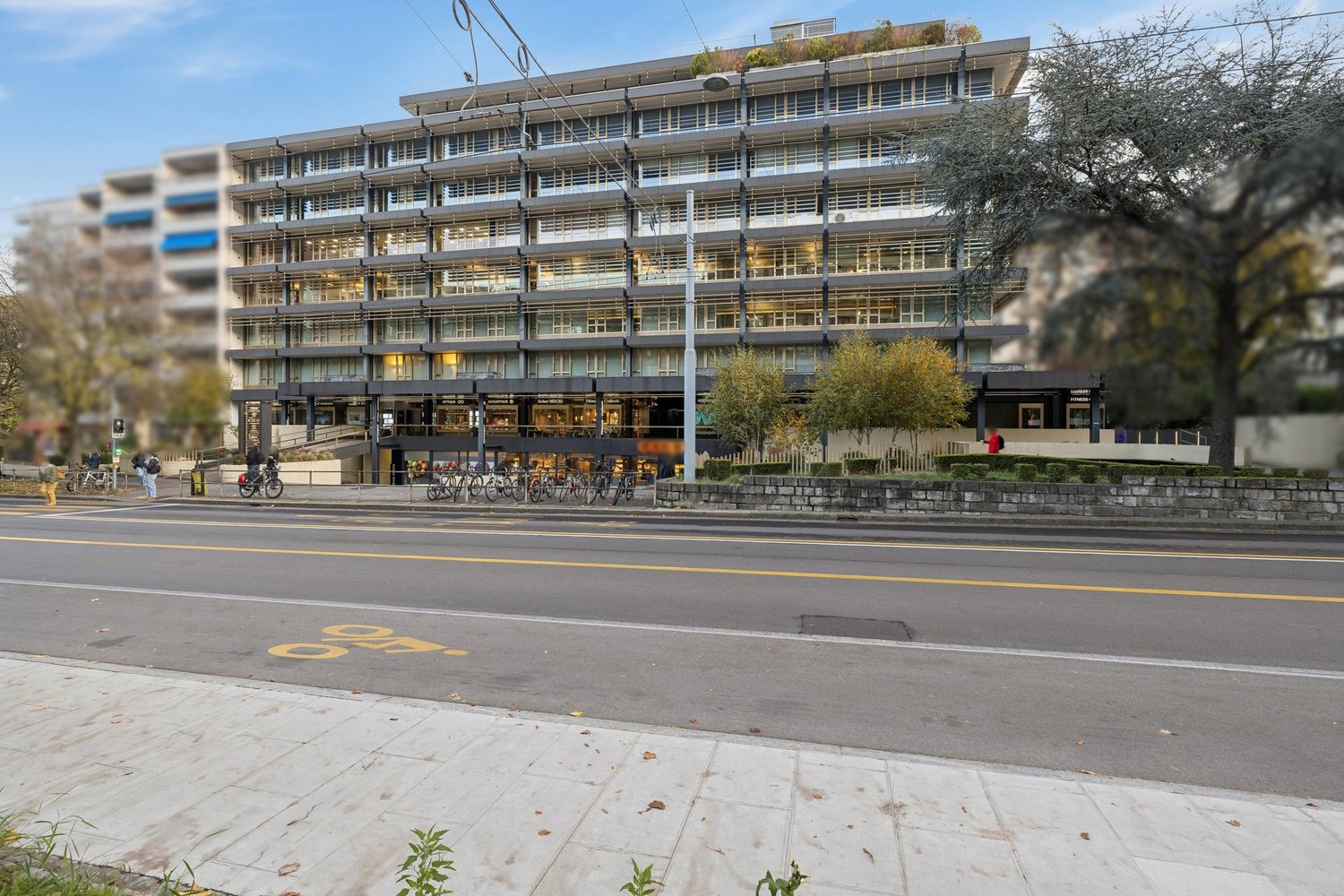 310m² office