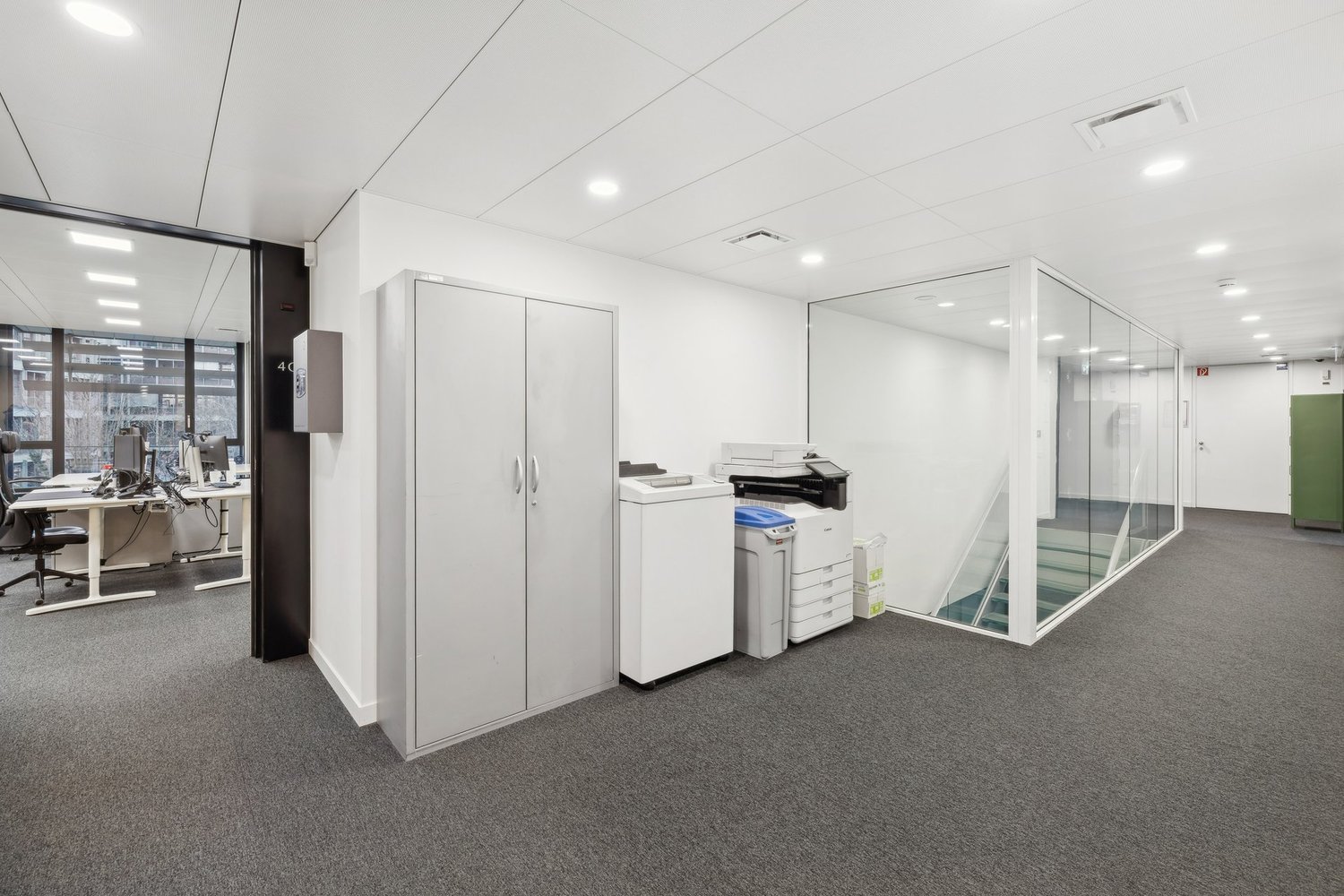 310m² office
