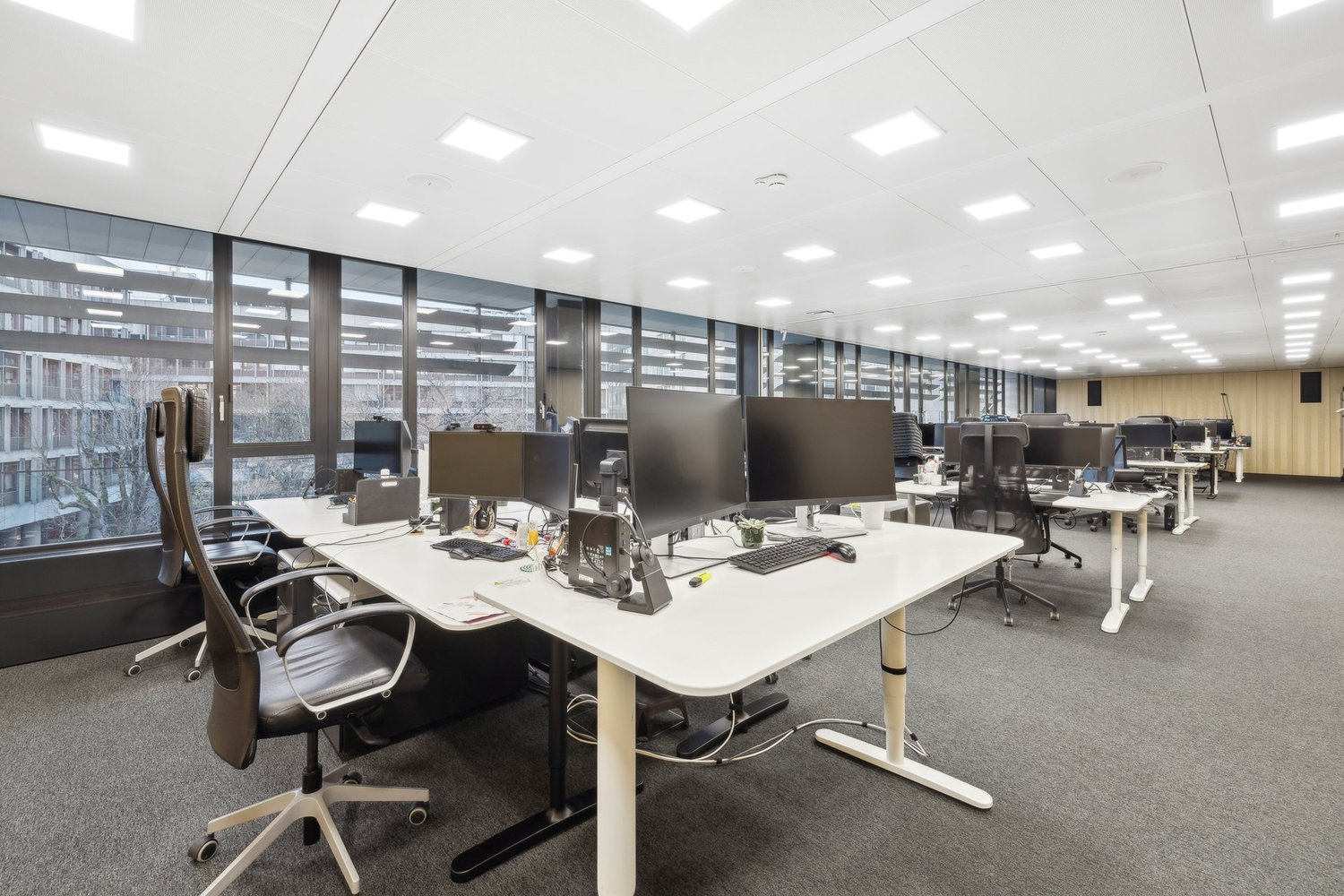 310m² office
