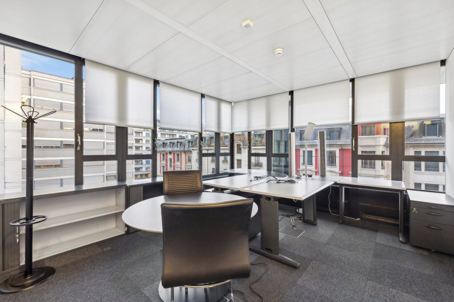 310m² office