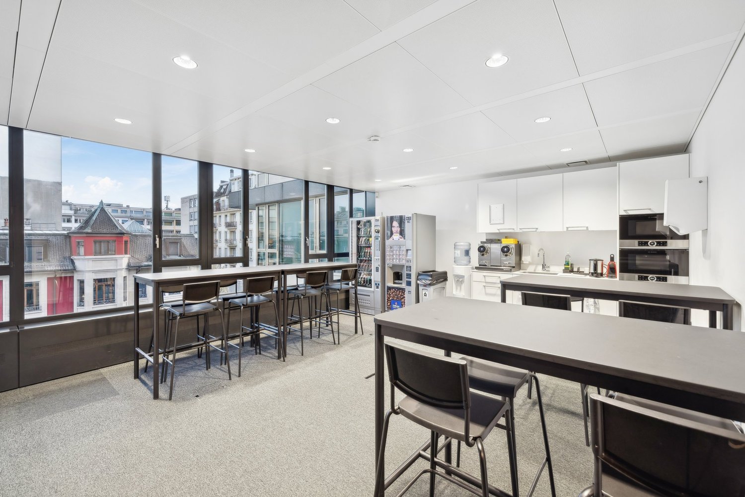 310m² office
