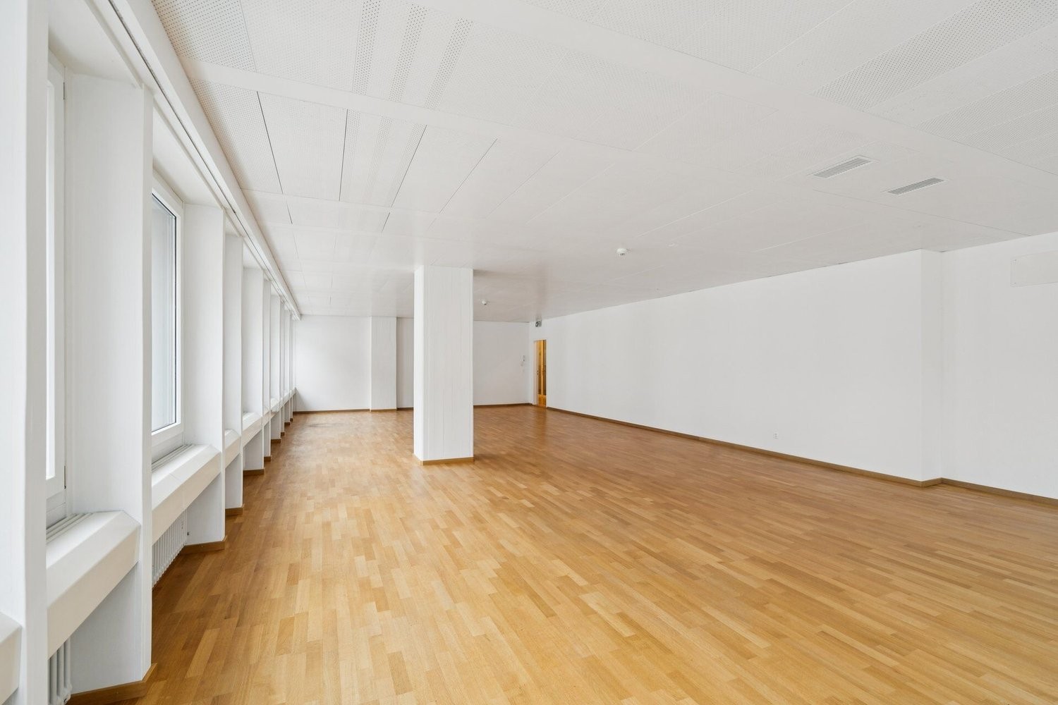 107m² office, Foto 1 von 10