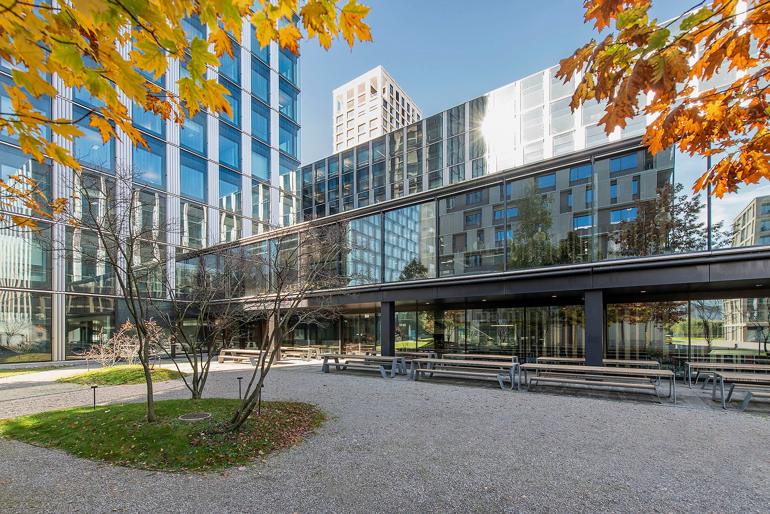 1570m² office