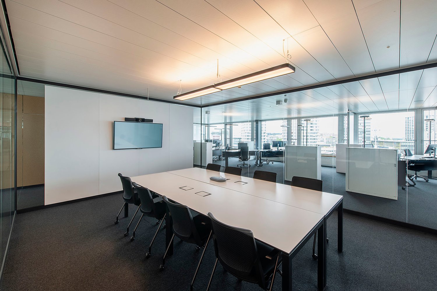 1570m² office