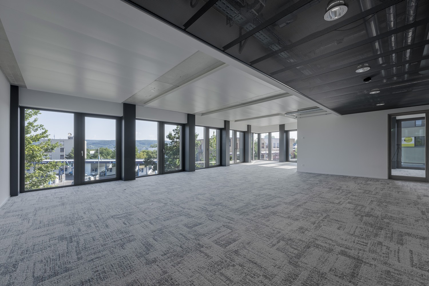 118m² commercial