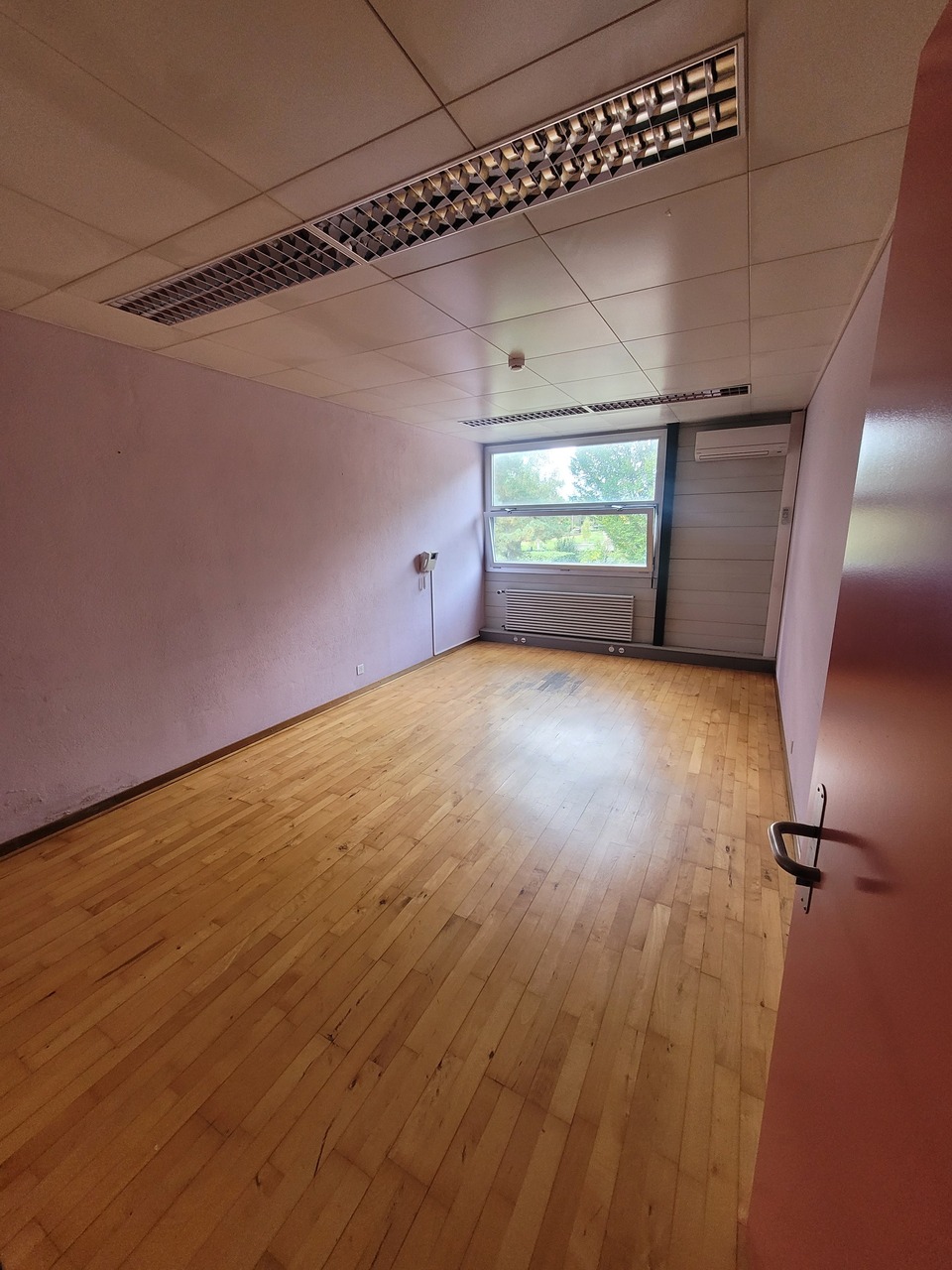 22m² office, photo 1 sur 6