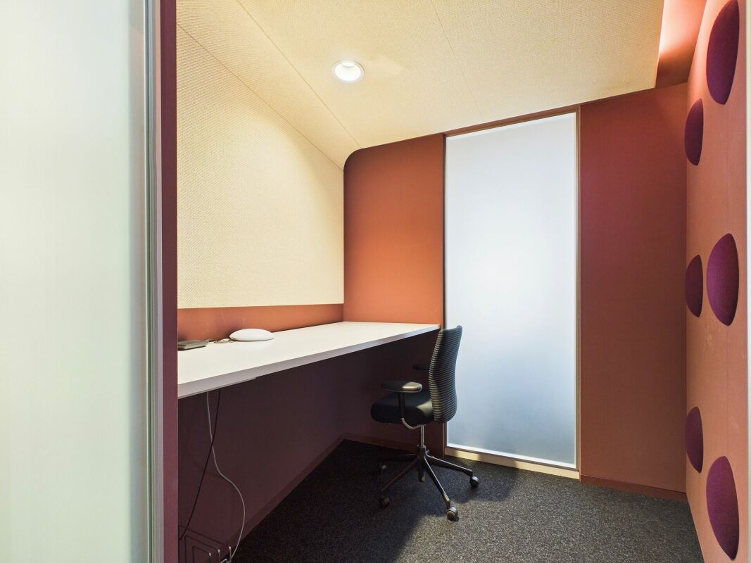 100m² office