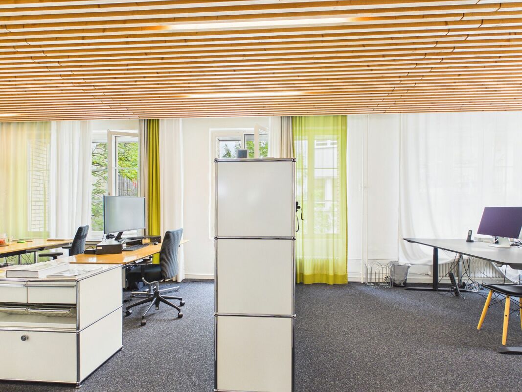 100m² office