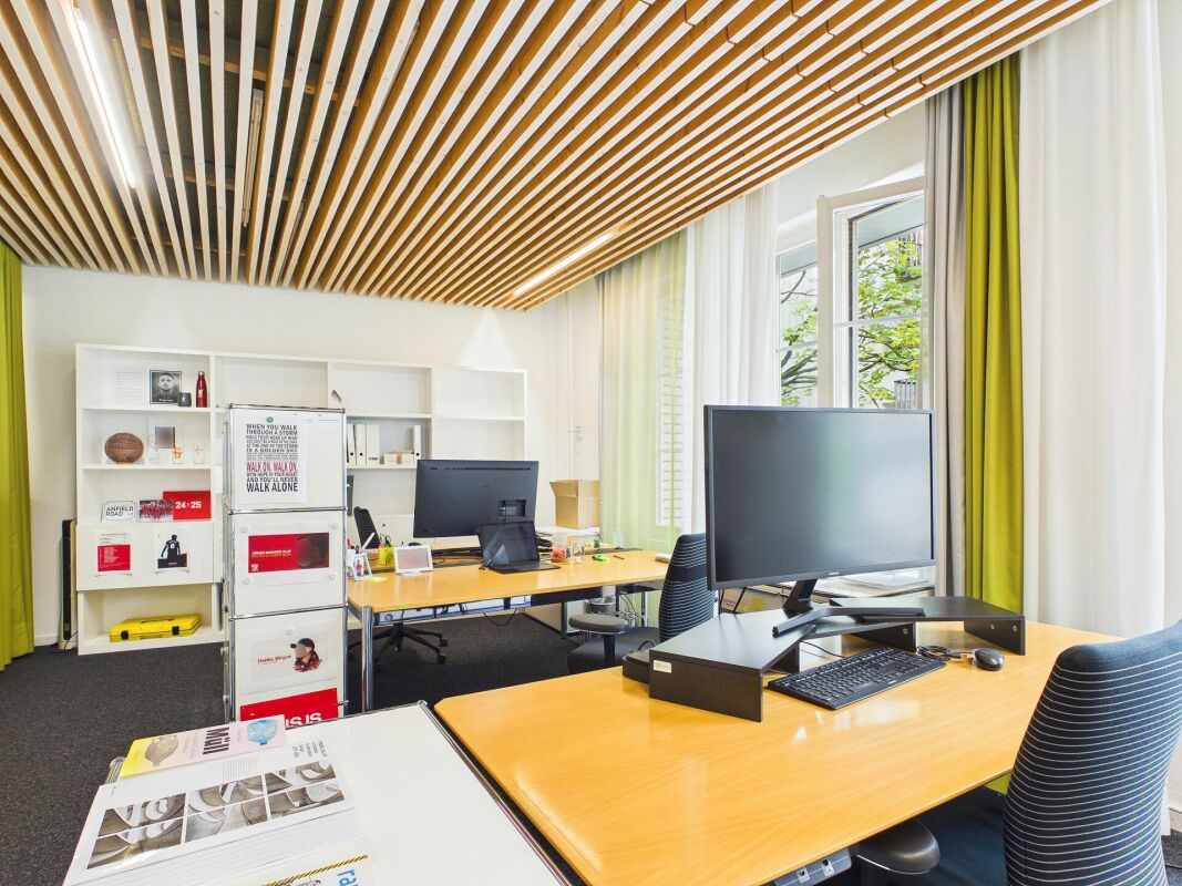 100m² office